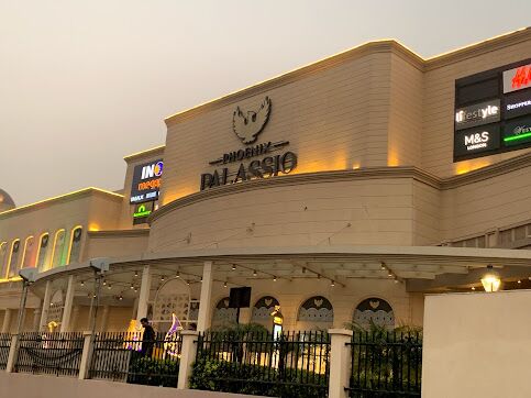 Visit the Nautica store in Phoenix United, Lucknow! The best